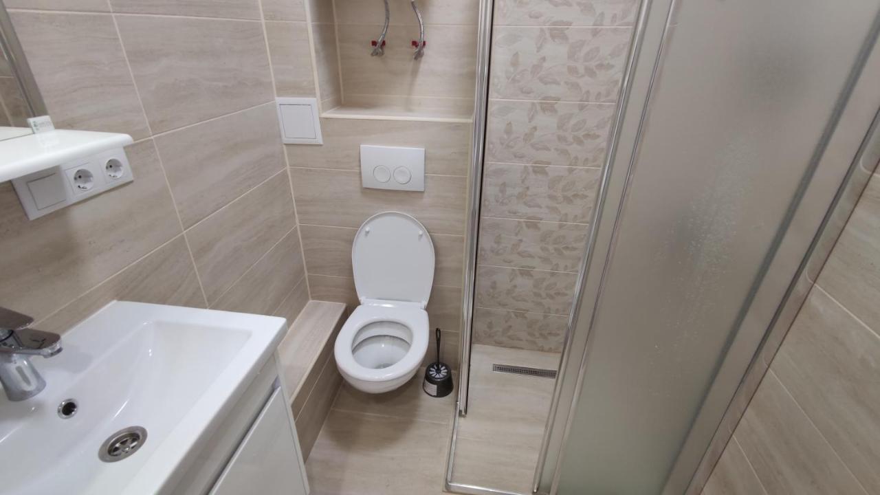 Rybalsky Studio Apartment Dnipro View كييف المظهر الخارجي الصورة